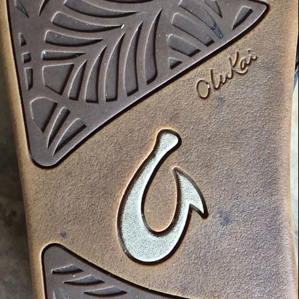OluKai Nu‘a Pi‘o Sandals Black Womens Size 9 Nua Pio Thong Flip Flops Comfort